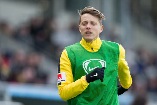 Häckens Viktor Lundberg värmer upp