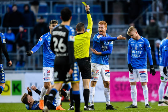 Trelleborgs Lasse Nielsen får en varning