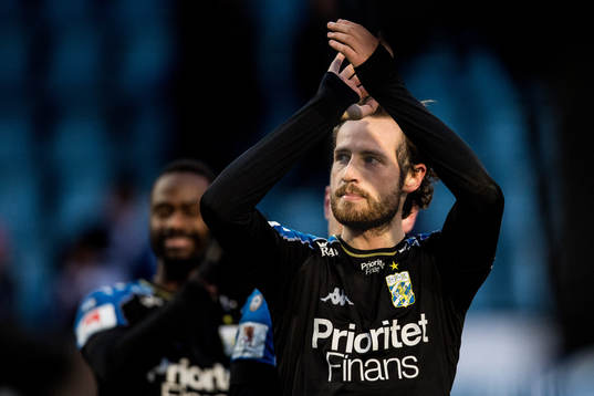 IFK Göteborgs Mikkel Diskerud tackar publiken