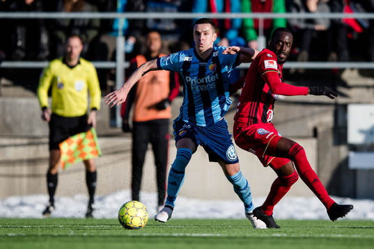 Djurgårdens Haris Radetinac och Östersunds Ronald Mukiibi