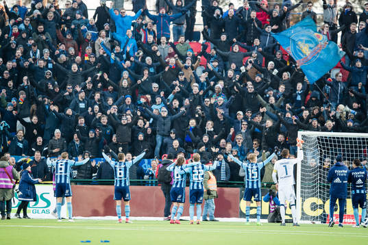Djurgårdens spelare tackar publiken