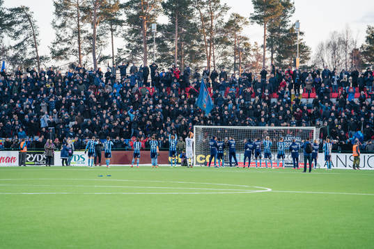Djurgårdens spelare tackar fansen