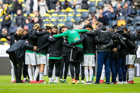 Dalkurds spelare före  fotbollsmatchen i Allsvenskan