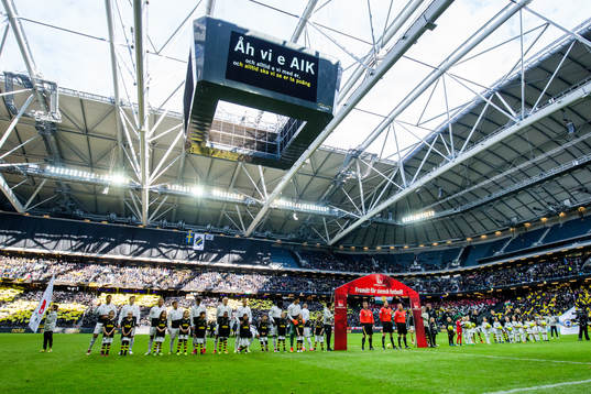 s spelare före  fotbollsmatchen i Allsvenskan mellan AIK