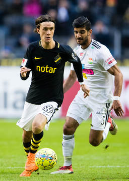 s Kristoffer Olsson jagas av Dalkurds Rewan Amin