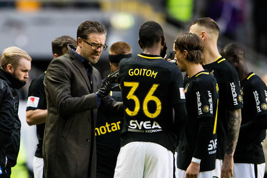 s tränare Rikard Norling ger intruktioner