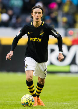 s Kristoffer Olsson med bollen