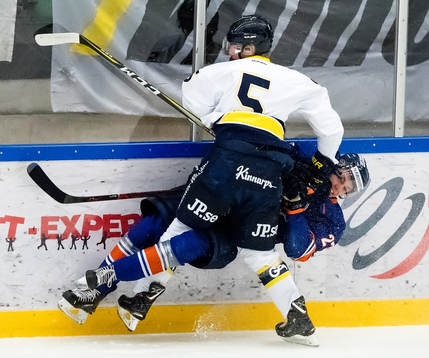 Otto Henell i Växjö och Johan Bok  i HV71