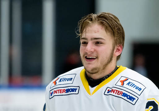 Erik Brännström i HV71 vid prisutdelningen