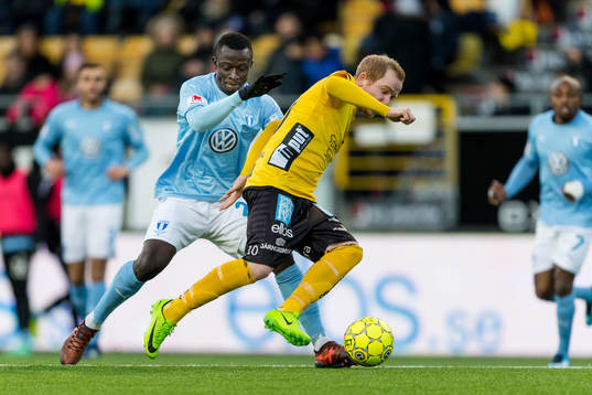Malmö FFs Bonke Innocent och Elfsborgs Simon Lundevall