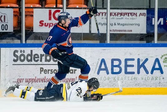 Jonas Röndbjerg i Växjö och Joakim Stjern Svensson i HV71