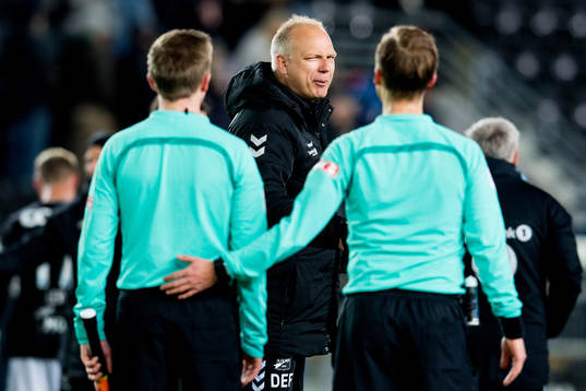 Dag-Eilev Fagermo, head coach of Odd, talks to the referees
