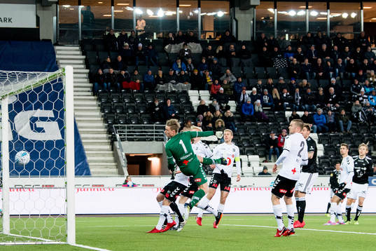 Pål André Helland of Rosenborg (partly hidden) scores 0-1