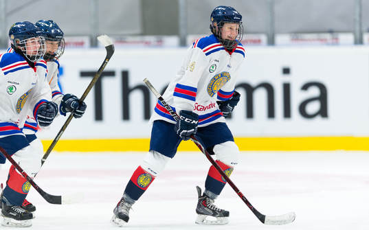Stockholms Annie Silen jublar med lagkamrater