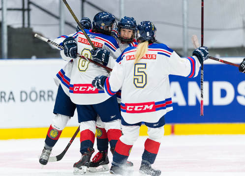 Stockholms Annie Silen jublar med lagkamrater
