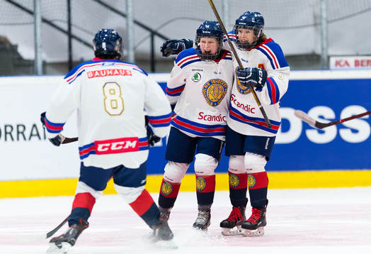 Stockholms Annie Silen jublar med lagkamrater