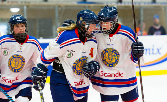 Stockholms Julia Tärnblom jublar med lagkamrater