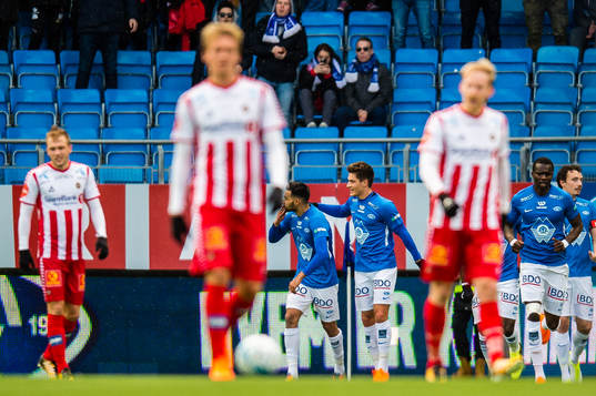 Etzaz Muzafar Hussain of Molde celebrates the 1-0 goal
