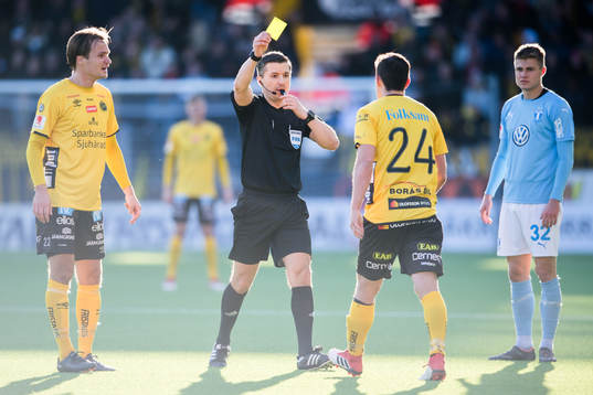 Elfsborgs Stefan Ishizaki får en varning