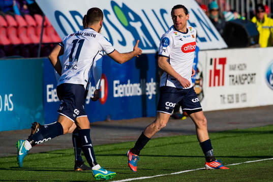 Tommy Høiland of Viking celebrates with his teammates