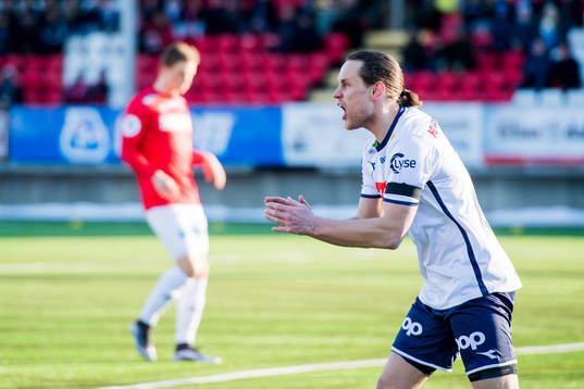 Tommy Høiland reacts