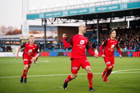 Azar Karadas of Brann celebrates 1-1