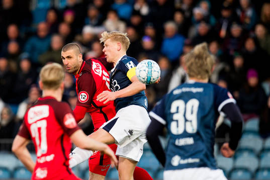 Azar Karadas of Brann and Jakob Glesnes of Strømsgodset