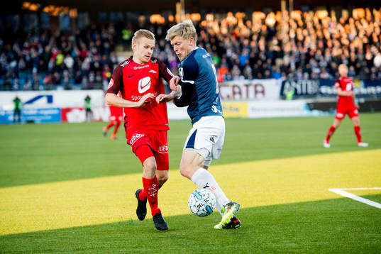 Taijo Teniste of Brann and Jonathan Parr of Strømsgodset