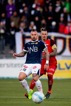 Marcus Pedersen of Strømsgodset and Vito Wormgoor of Brann
