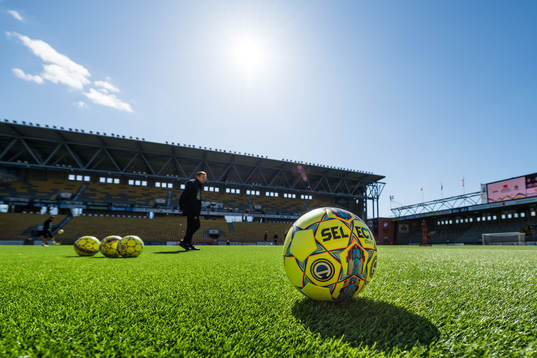 Den Allsvenska matchbollen på konstgräset