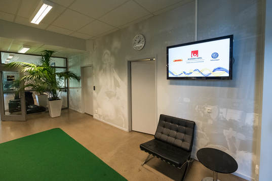 Informationsskärmar inne på Borås arena