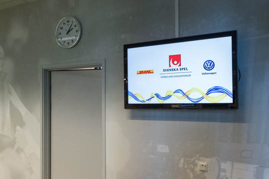 Informationsskärmar inne på Borås arena