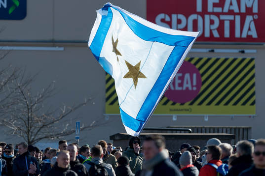 Malmö FFs supportrar marscherar till Borås arena