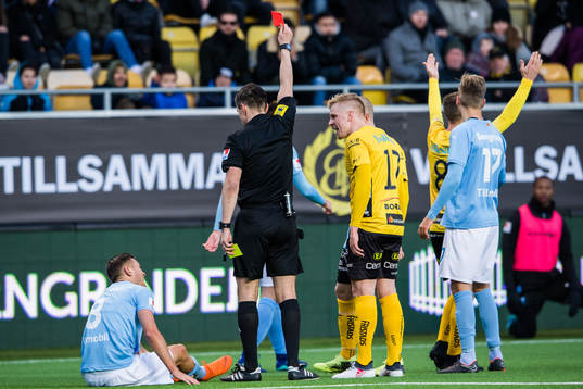 Elfsborgs Stefan Ishizaki får rött kort