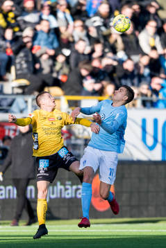 Elfsborgs Samuel Holmén och Malmö FFs Alexander Jeremejeff