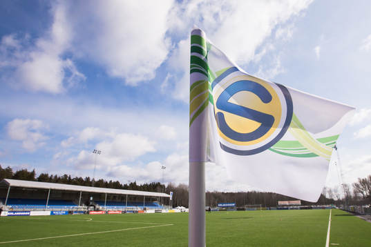 En hörnflagga på Vikingavallen innan fotbollsmatchen i