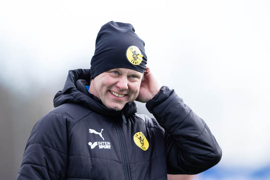 Frejs tränare Roberth Björknesjö innan fotbollsmatchen i