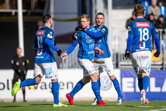 Norrbys Nicklas Savolainen  jublar