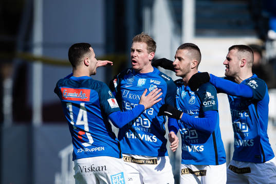 Norrbys Nicklas Savolainen  jublar med Abdelrahman Saidi ,