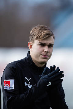 Frejs Dusan Jajic innan fotbollsmatchen i Superettan mellan