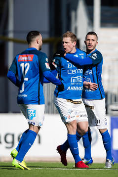 Norrbys Nicklas Savolainen (m) jublar med Richard Yarsuvat
