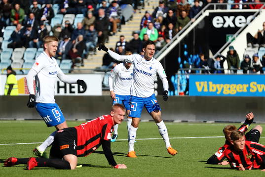 Norrköpings David Moberg Karlsson och Kalle Holmberg ser