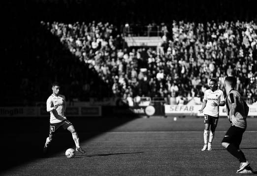 Norrköpings Ian Smith framför Curva Nordahl på