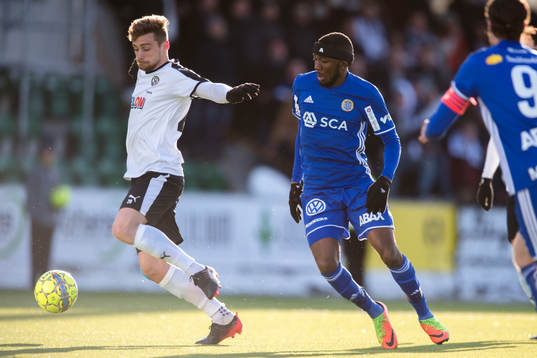 Örebros Filip Rogic och Sundsvalls Chidi Dauda Omeje