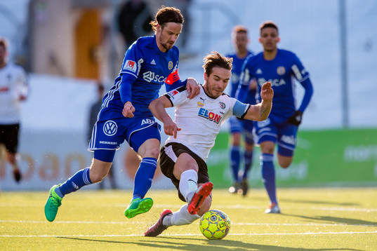 Sundsvalls Linus Hallenius och Örebros Nordin Gerzic