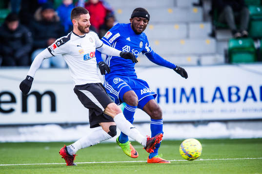 Örebros Brendan Hines-Ike och Sundsvalls Chidi Dauda Omeje