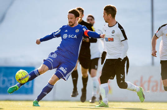 Sundsvalls Linus Hallenius och Örebros Nordin Gerzic