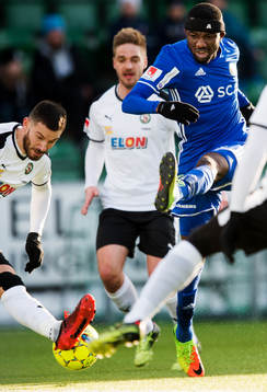 Örebros Brendan Hines-Ike och Sundsvalls Chidi Dauda Omeje