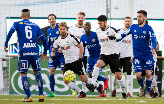 Örebros Nahir Besara och Sundsvalls Carlos Gracia