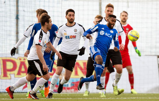 Örebros Nordin Gerzic, Nahir Besara, Johan Mårtensson och